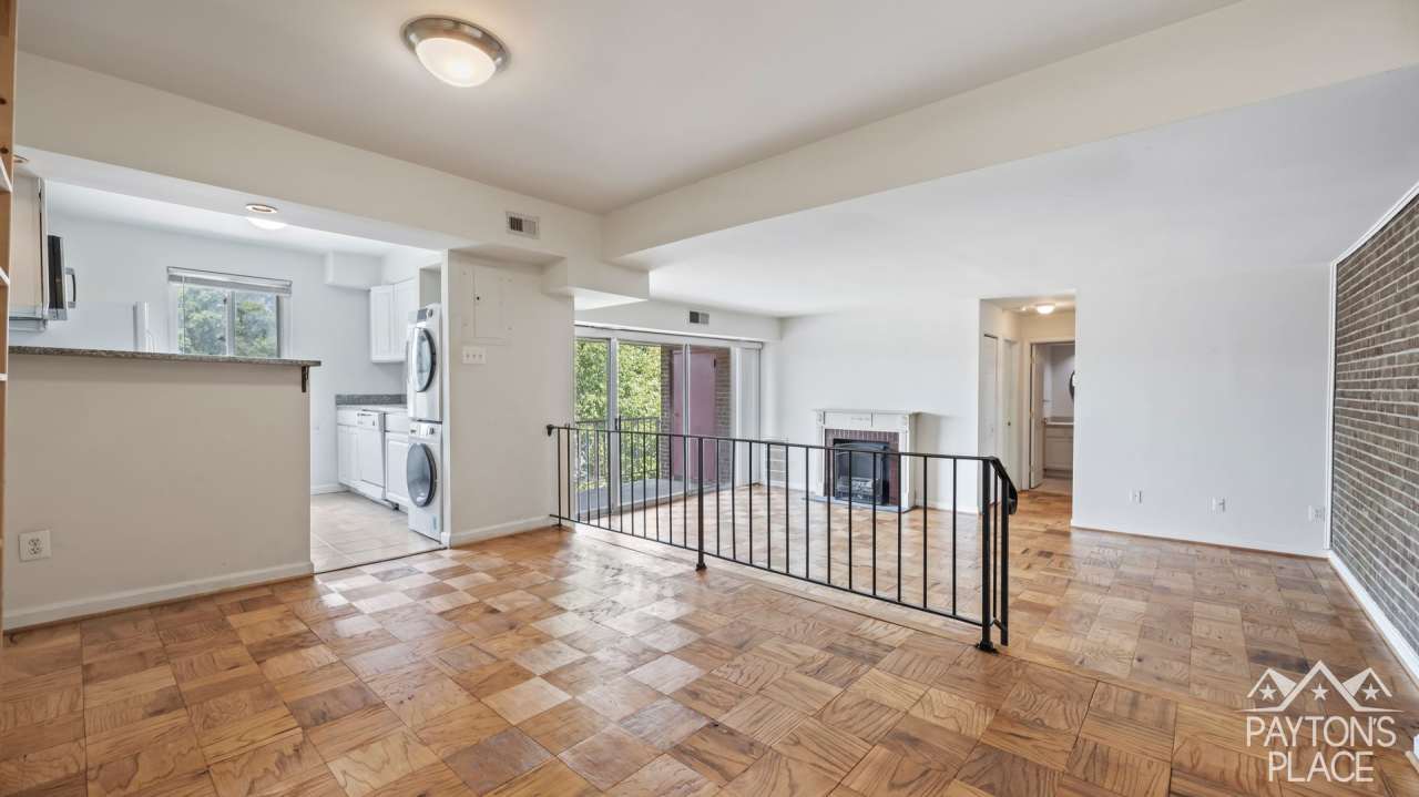 Spacious Condo minutes away from College Park campus