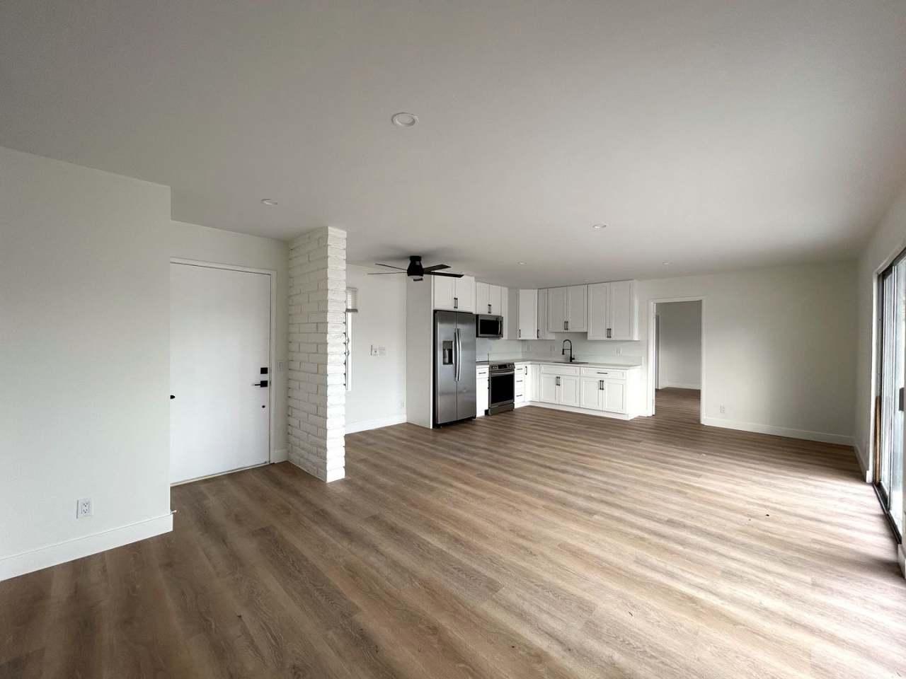 AVAILABLE NOW! NEWLY RENOVATED 1 Bedroom 1 Bathroom Apartment in Palm Springs!!