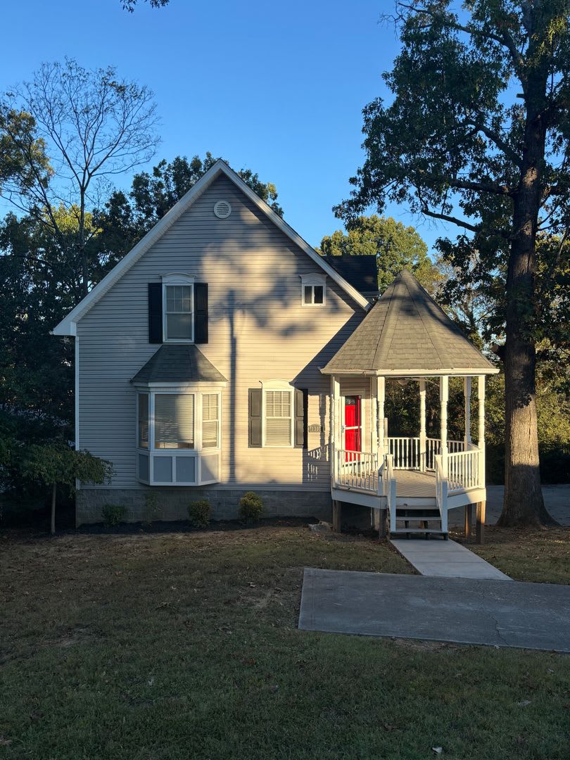 Freshly Renovated Dollhouse in Maryville!!
