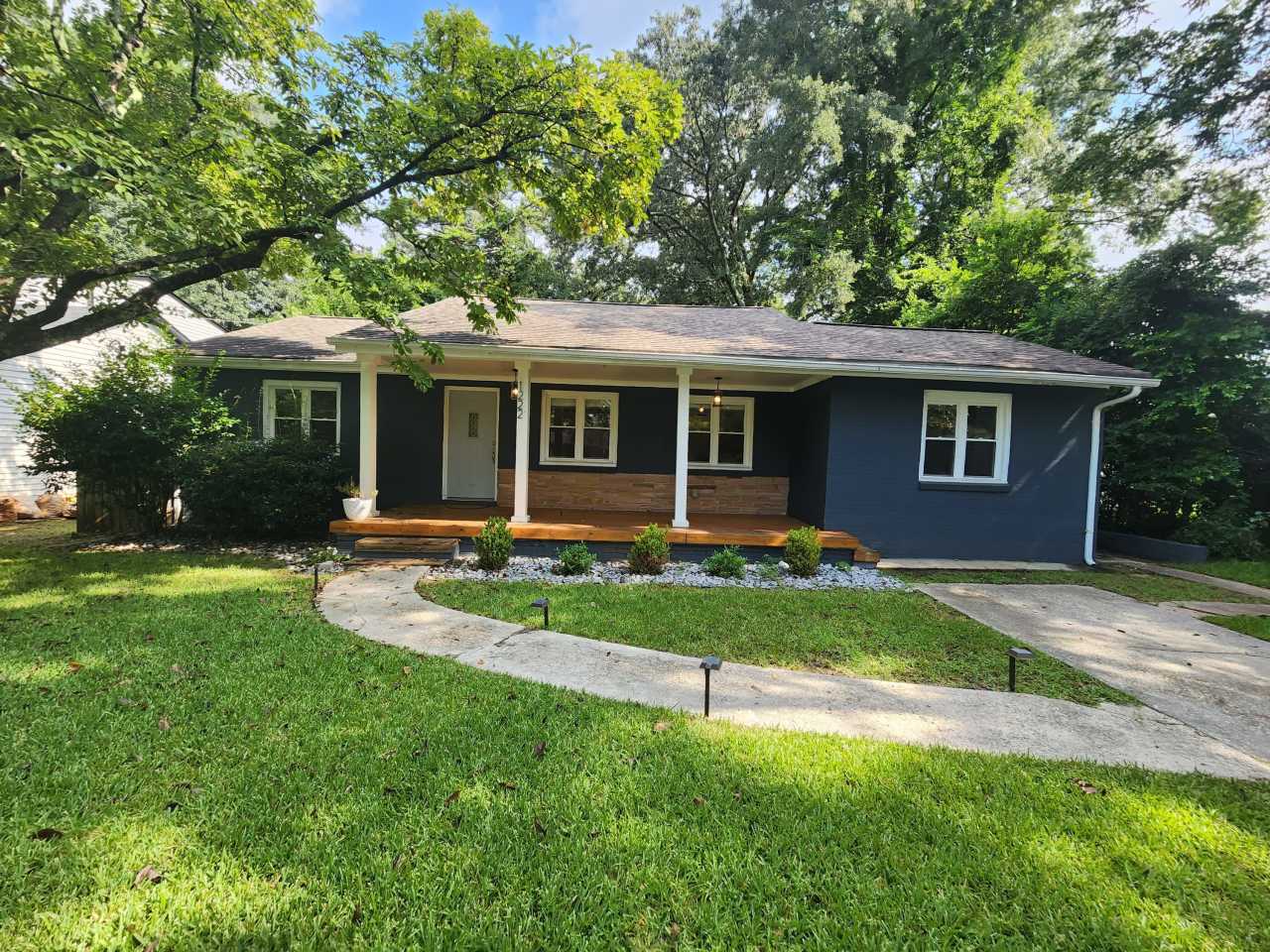 1222 Crestwood Dr SE