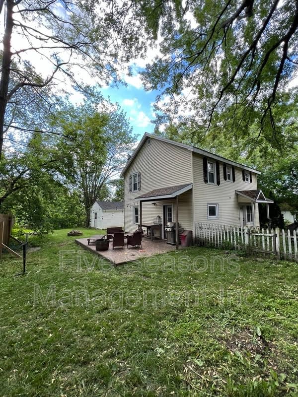 285 1/2 Weaver Street