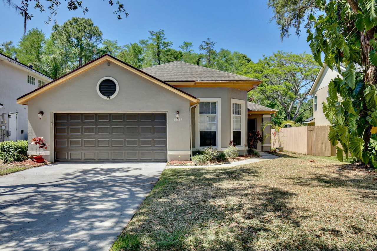 Beautiful 3/2 Spacious Home with a 2 Car Garage in the Vibrant Cypress Springs - Orlando!