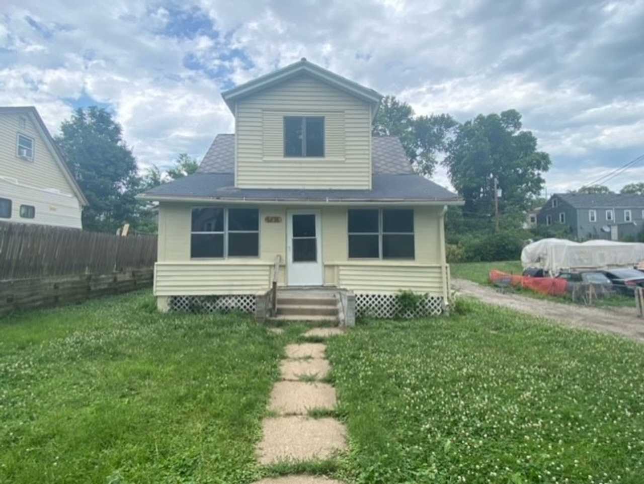 Fully Remodeled 3 Bed 1 Bath!!