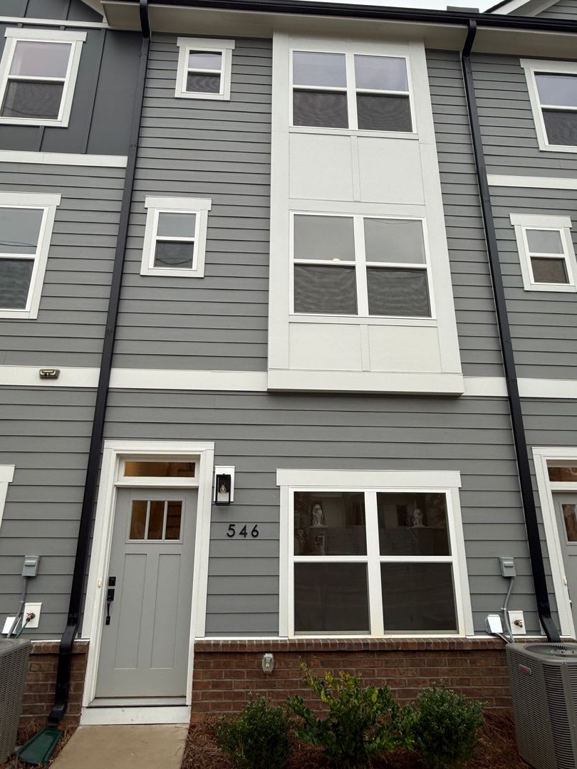Brand New Townhomes For Lease in WestEnd
