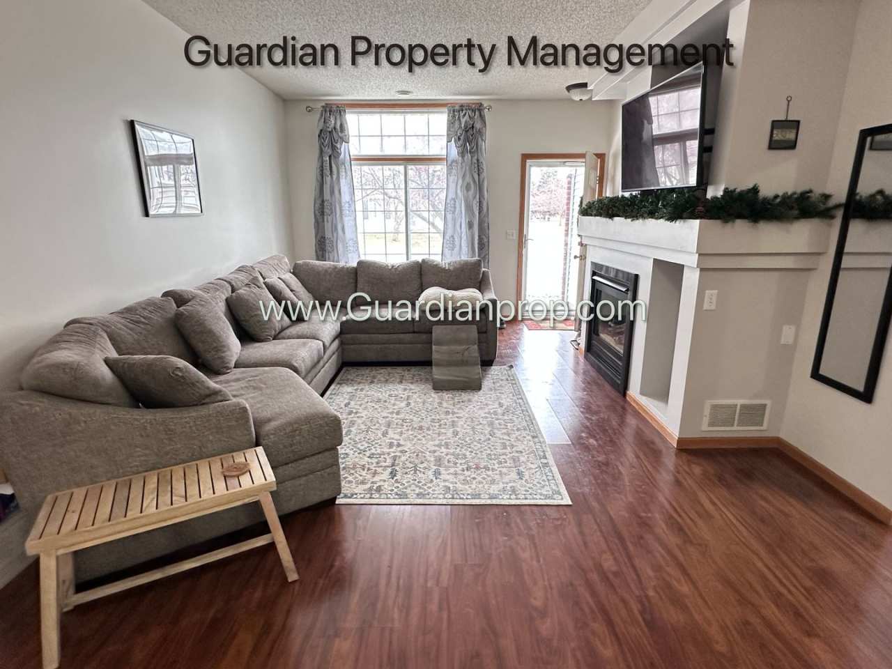 Shakopee Town Home, 2 Car Garage, 1.5 Baths, Patio, Dishwasher, W/D