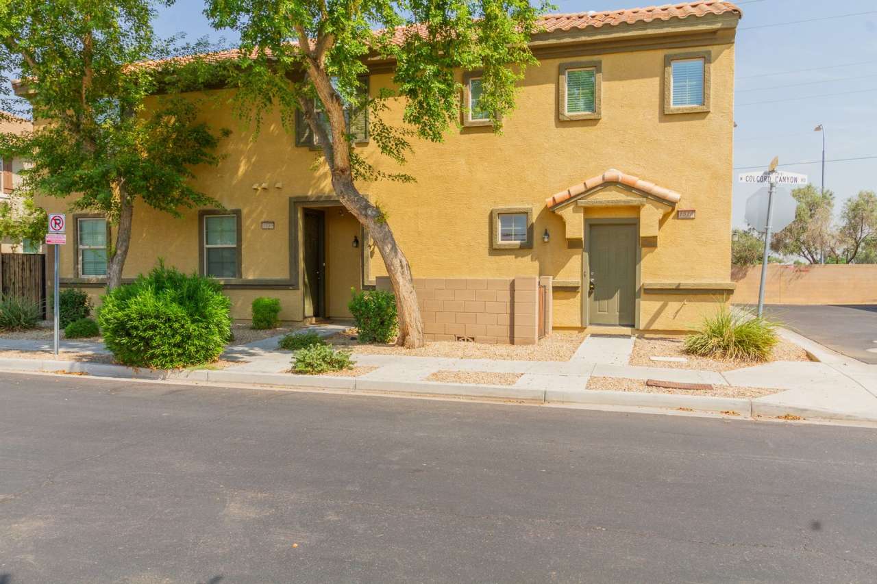 Welcome to Daravante, where this 2-bedroom, 2-bathroom townhome is a place to call home!