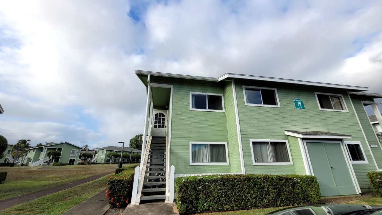Mililani Parkway 2 Bedroom 1 Bath with 2 Parking Stalls. Available Now.