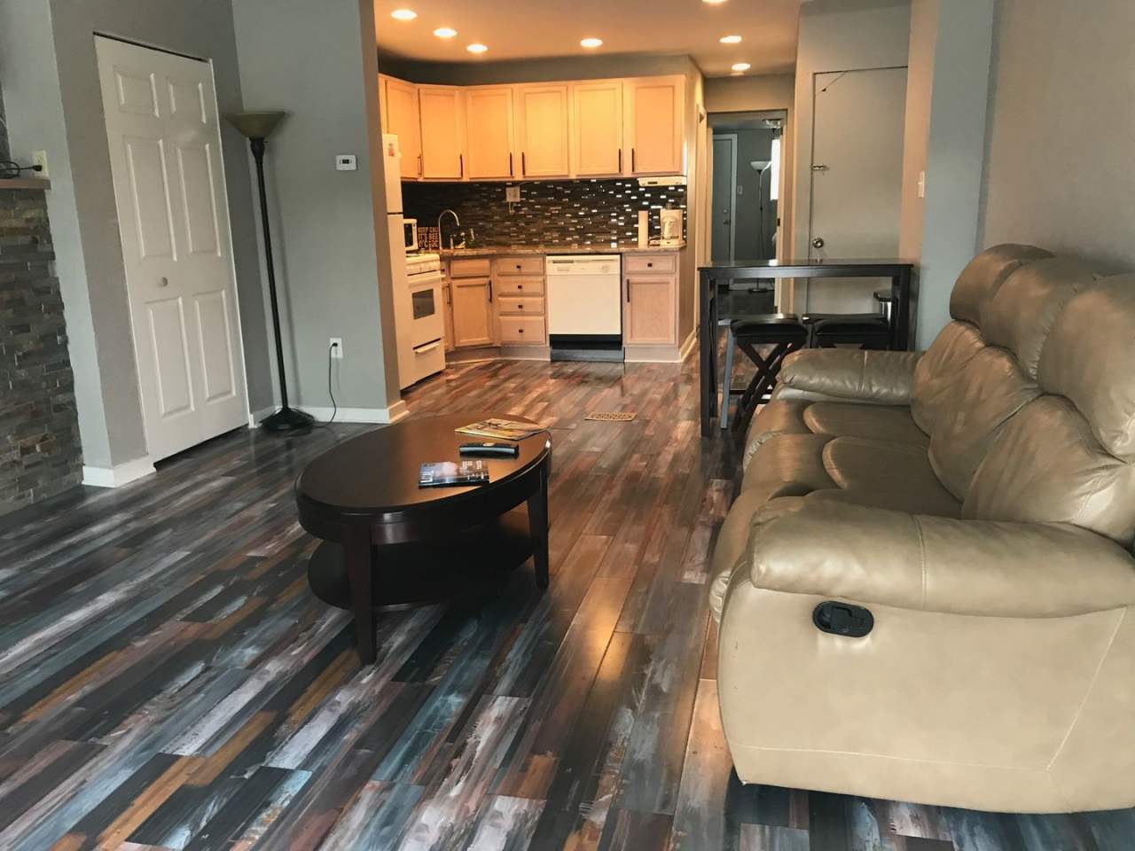 Modern 3 bed, 2 bath, south side flats rental