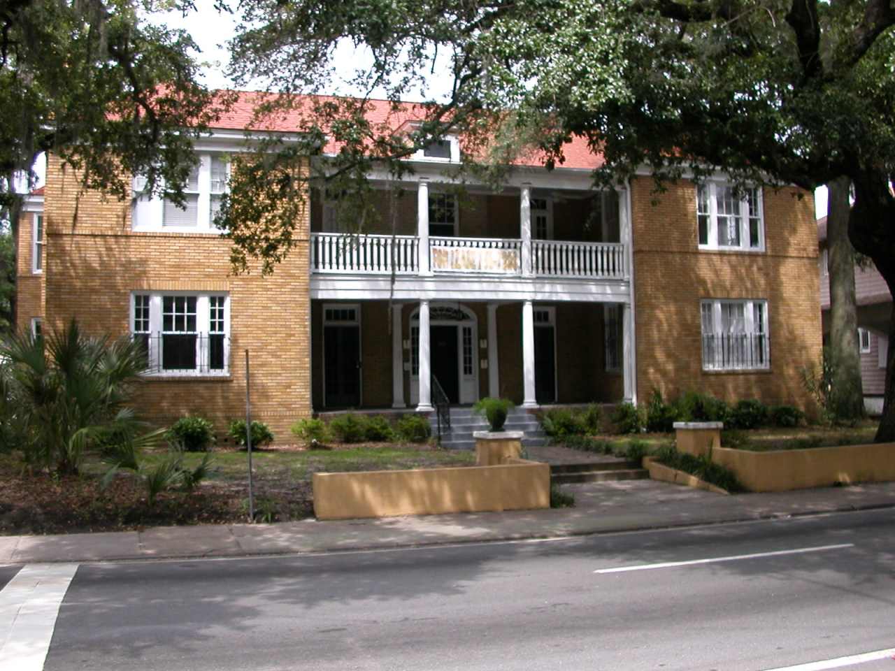 402 East Victory Drive - 3