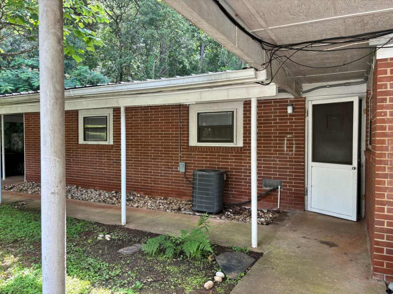 2BR/1BA - Duplex located off of South Milledge Avenue! Available soon!