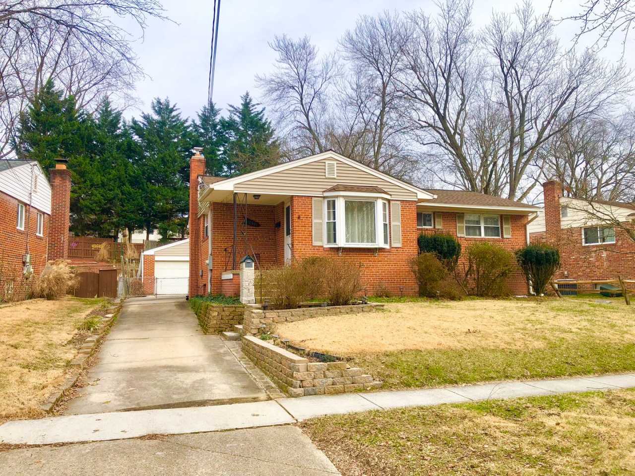 Spacious 3 Bedroom Single Family Home in Silver Spring!