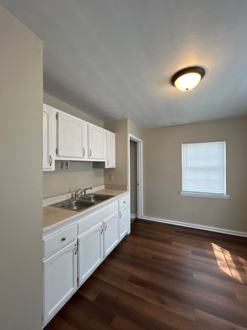 Updated 2-Bedroom, 1-Bathroom Home – 506 S Illinois St, South Bend – $1,074/Month | Accepting Section 8