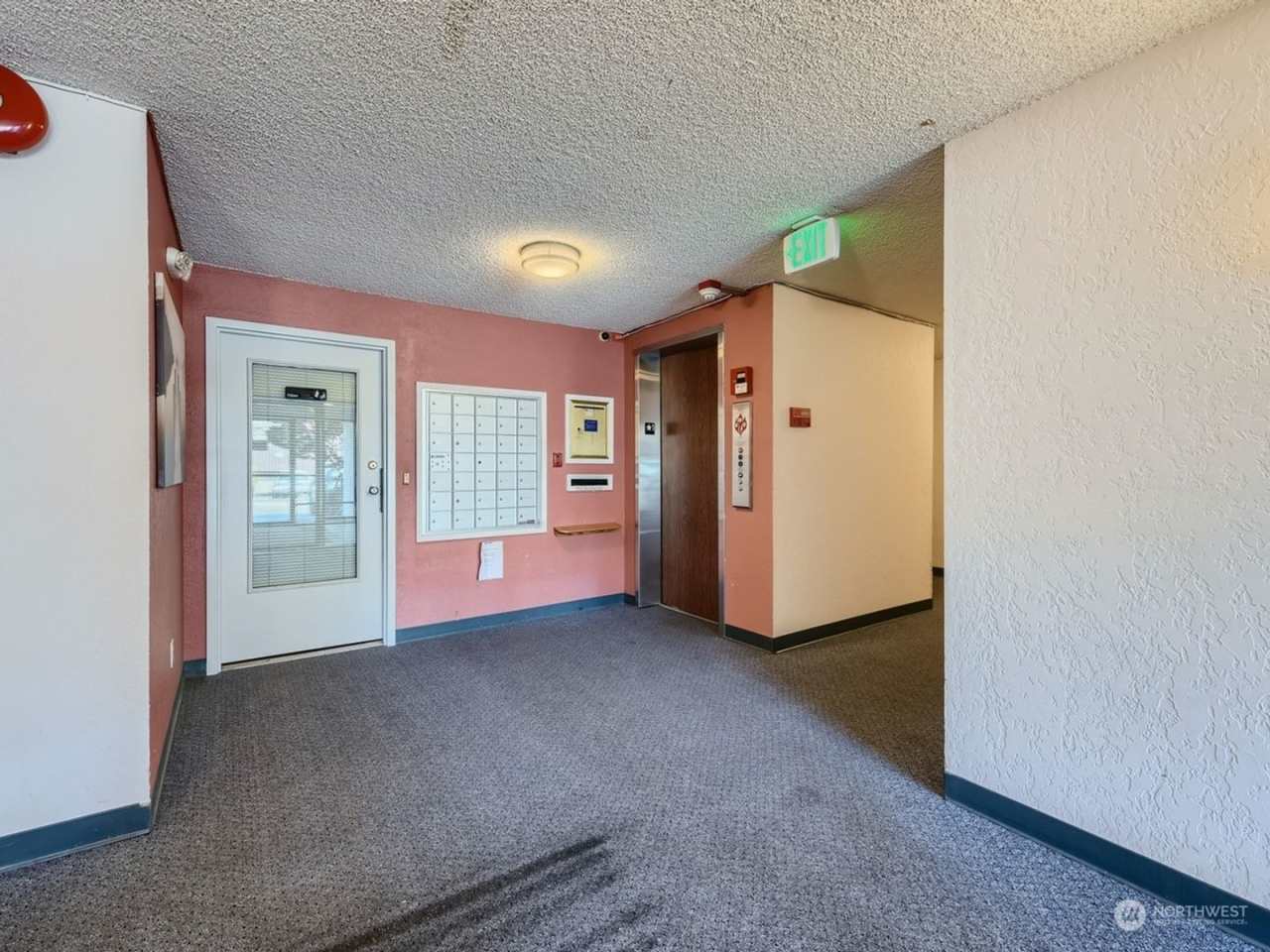 First Full Month Rent FREE!!!!!! Spacious well maintained condo 1 bedroom. 1 bath 717asf ON Bus route. MUST SEE !!!!!0