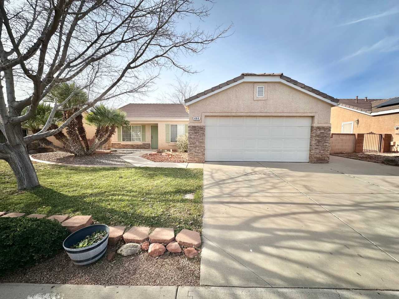 New Carpet and LVP!! Cozy Ivins Home!