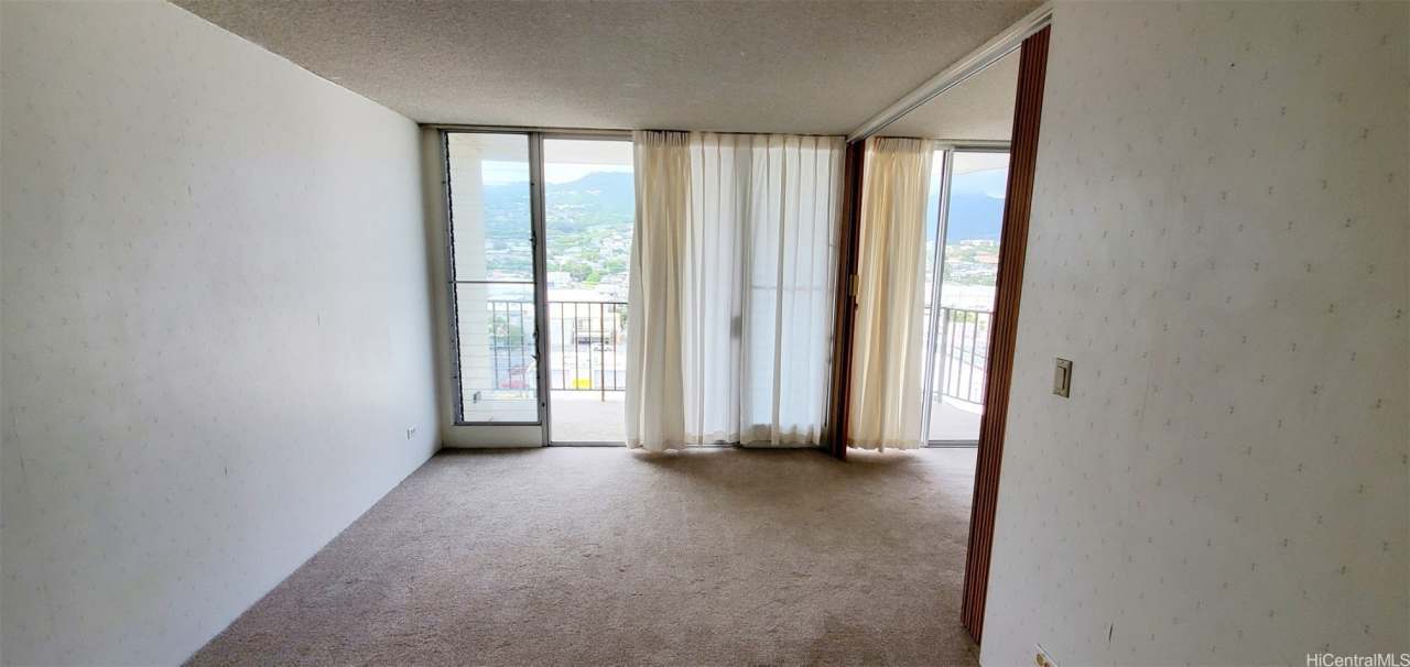 2121 Algaroba Street