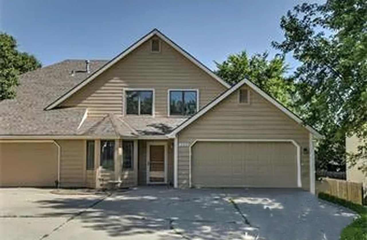 203 Deerfield Lane - 3 bedroom Townhouse