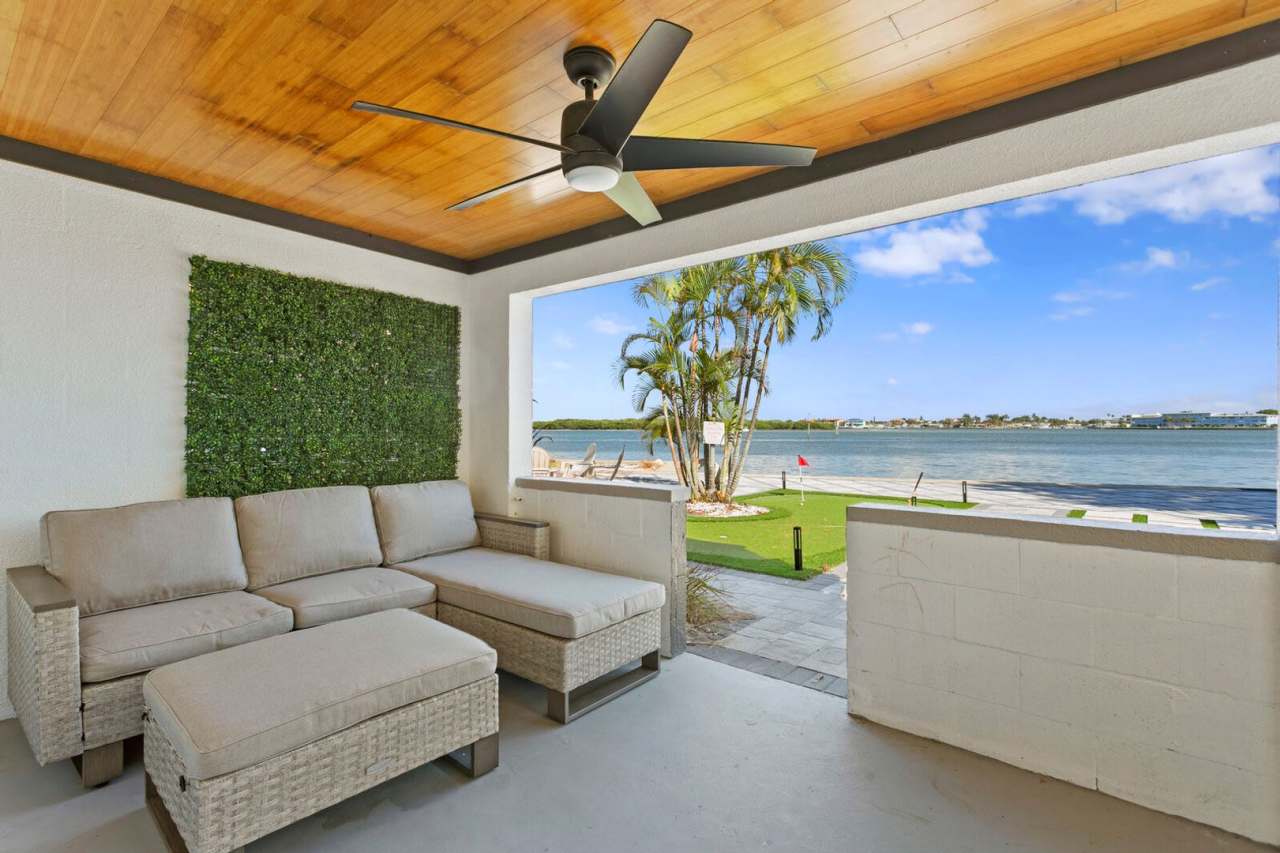 Fully Furnished Luxury Waterfront Unit w/in Walking Distance to the Shopping, Beach, Restaurants,  Bars