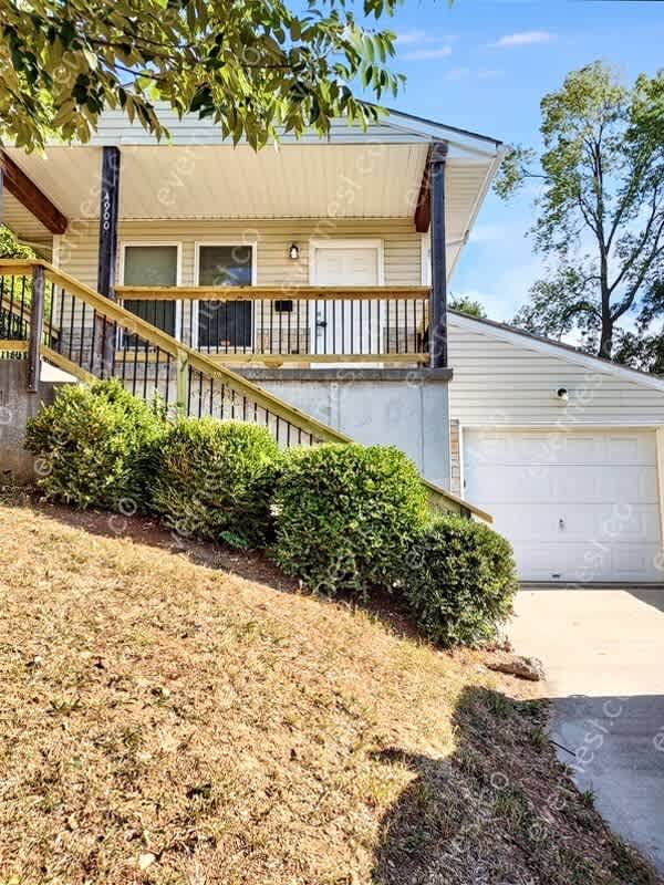 4900 East 39th Street