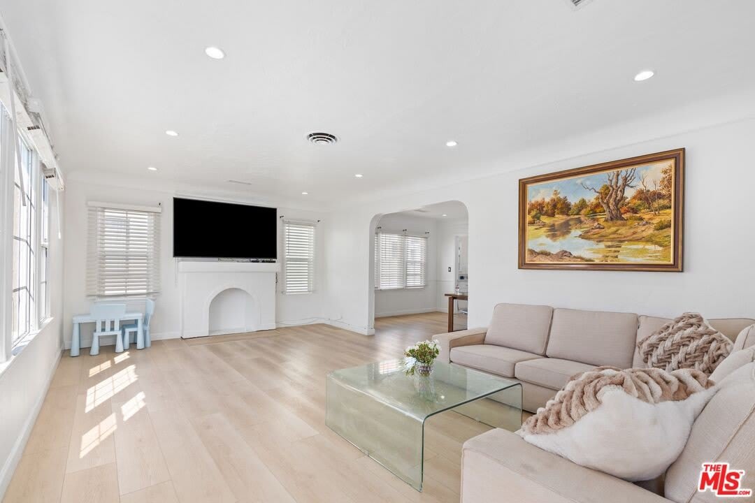 1428 S Sherbourne Dr