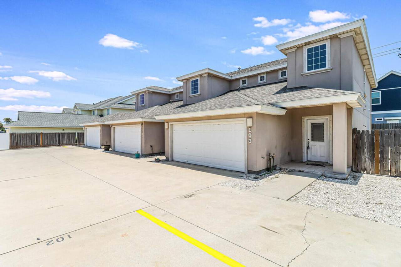 15118 Leeward Dr. Unit #103 - 3/bed 2.5/bath - $2095/month