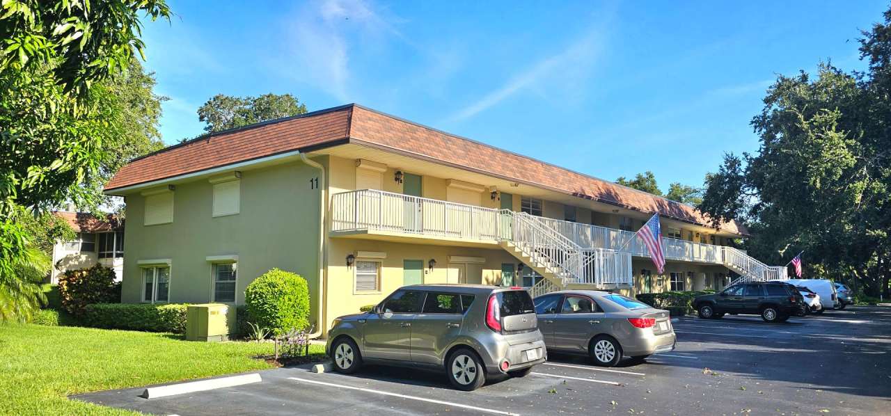 Riverfront Community with Resort Ammenities. 2/2 second Floor.