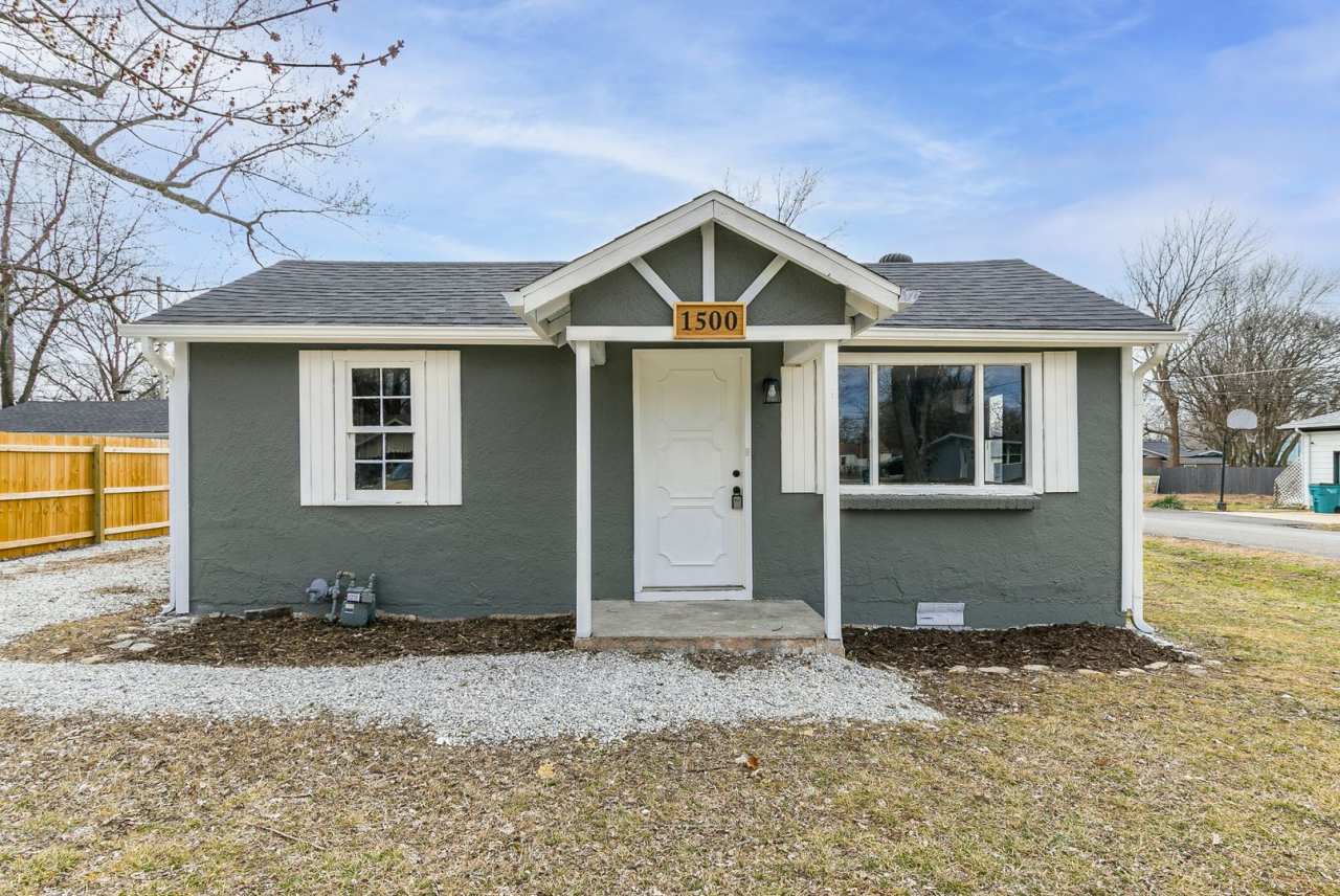 2 Bedroom 1 Bathroom Home Located within walking distance of Mercy hospital!