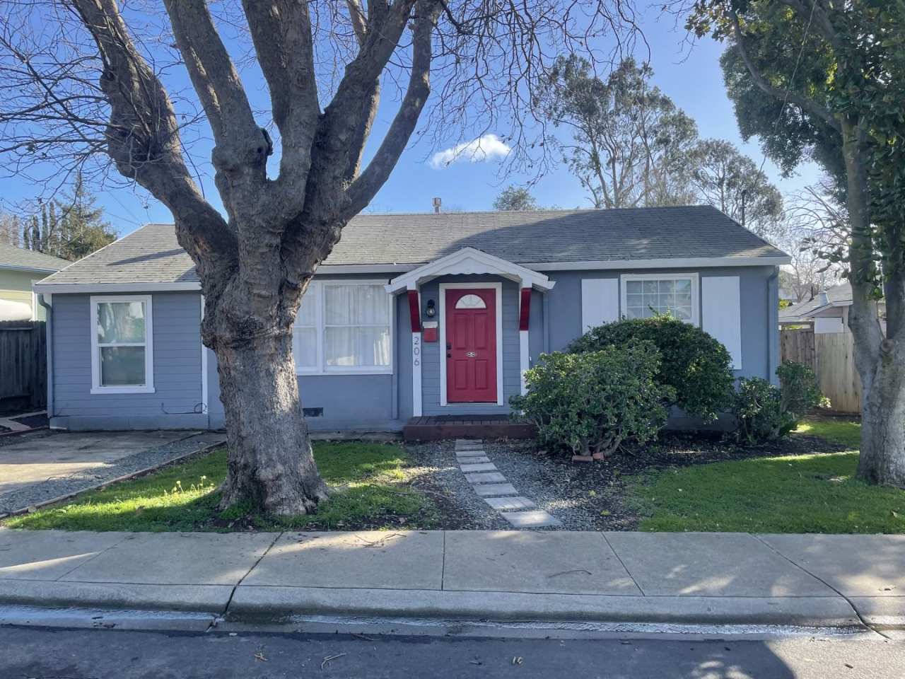 Charming 3 bedroom, 1 Bathroom Benicia Home
