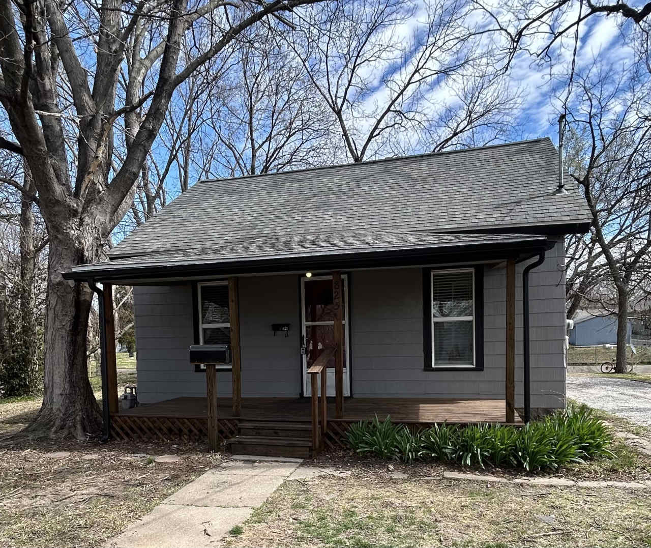825 South Locust Street