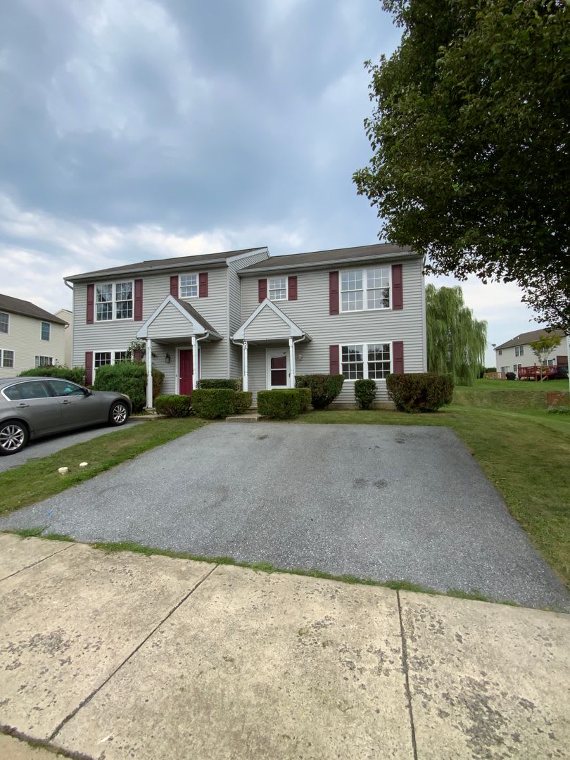 204 ELMSHIRE DRIVE, LANCASTER, PA 17603