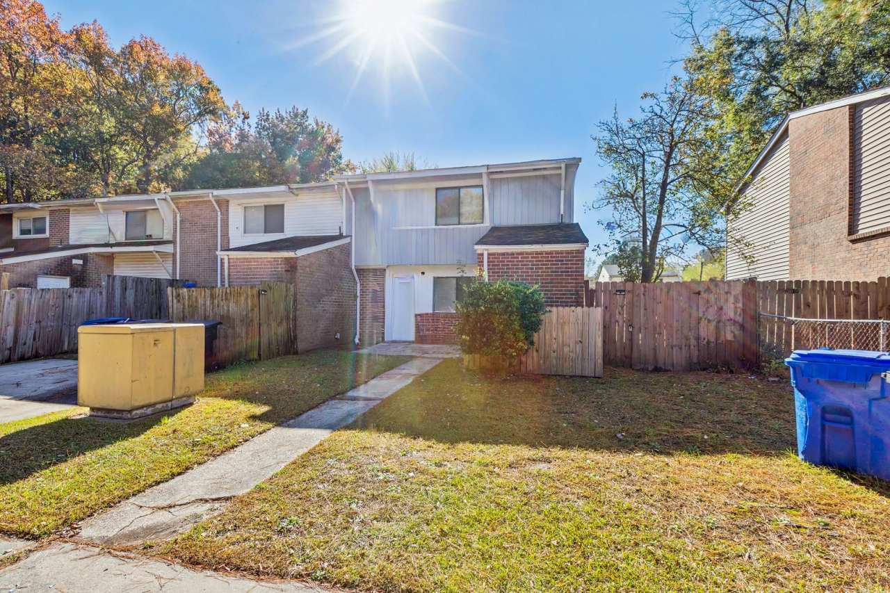 Move In Ready Townhome!