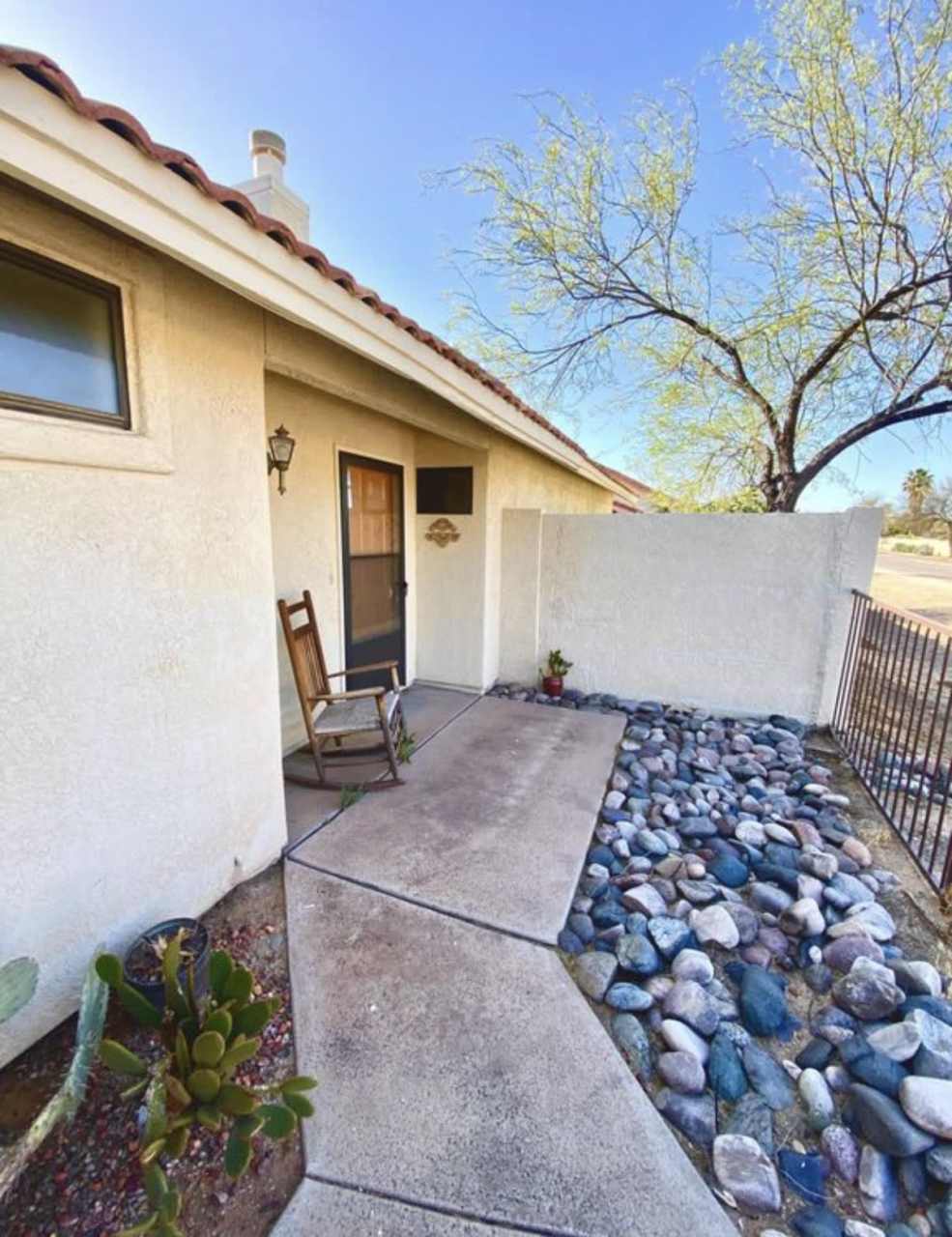 200 East Belcourte Place