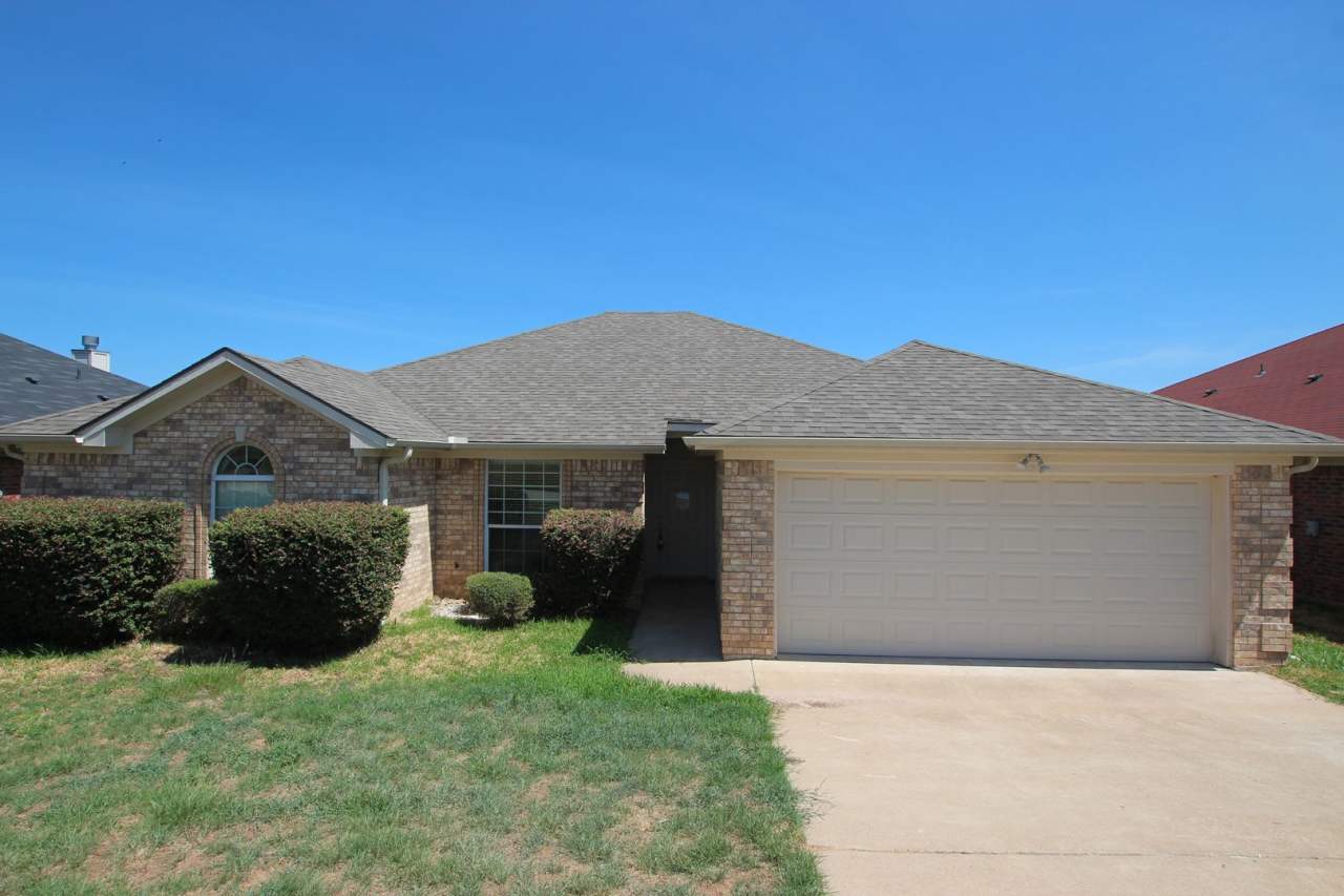 Beautifully updated 3 bedroom 2 bath home in Tyler!