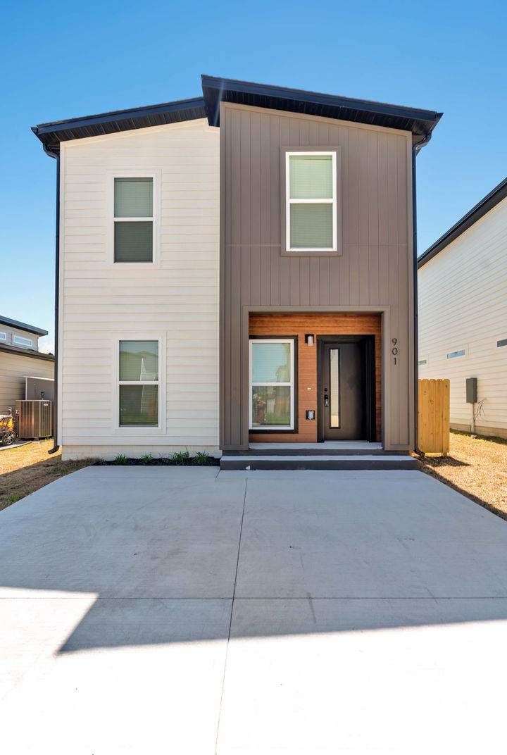 BRAND NEW 2 BR 2 BA Near Walmart HQ!