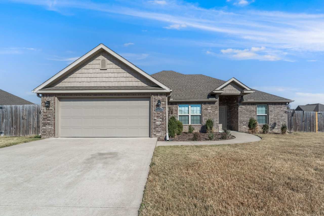 Spacious 4-Bedroom Home with Open Layout  Fenced Backyard in Pea Ridge