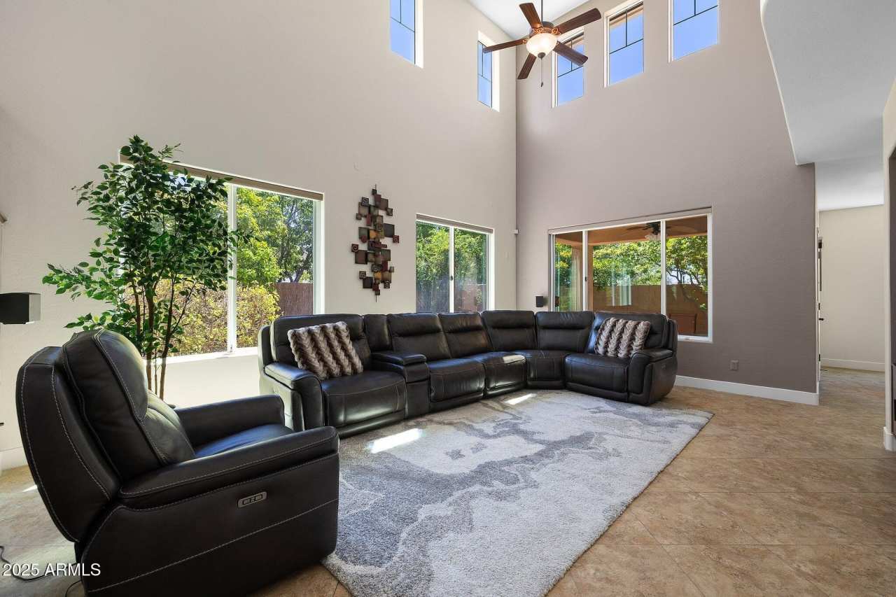 3437 E MESQUITE Street