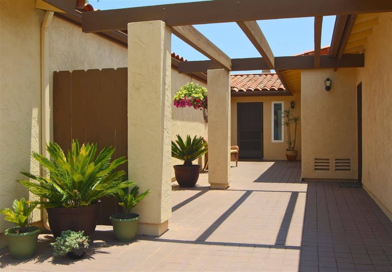 Stunning Panoramic Views in Fashion Valley!