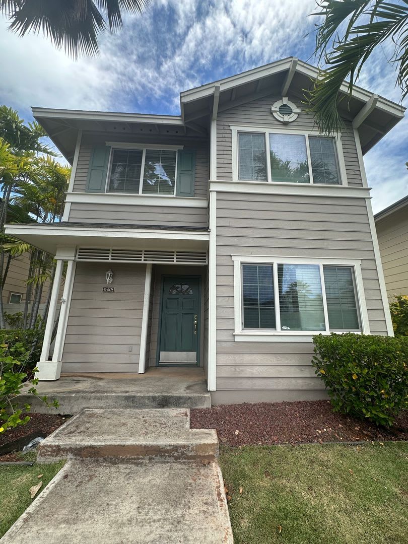 Available Now! Beautiful 4 BD / 3 BA House in Ocean Pointe!