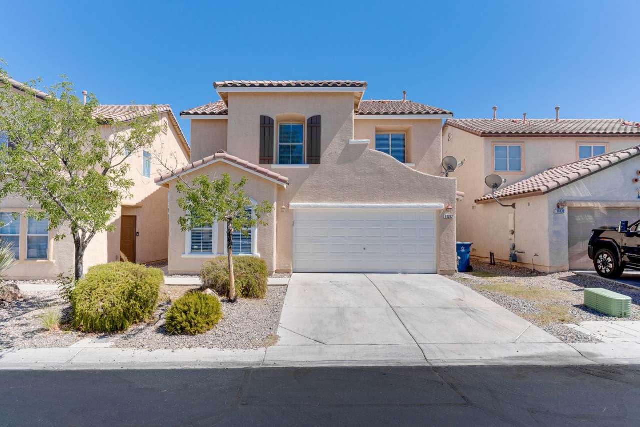 Spacious 4-Bedroom Home with Den  Fireplace in Desirable 89052! * MOVE IN SPECIAL *