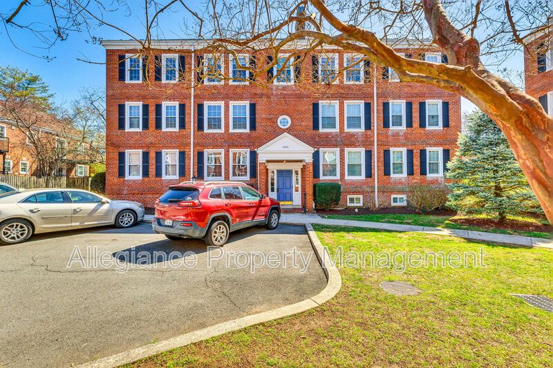 2930 S Buchanan Street B1