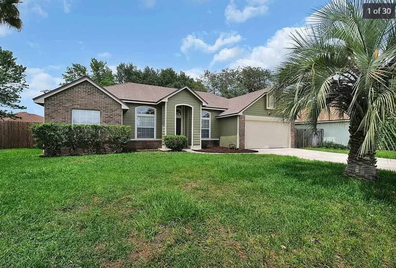 3 Bedroom 2 Bathroom House with Garage Near Oakleaf