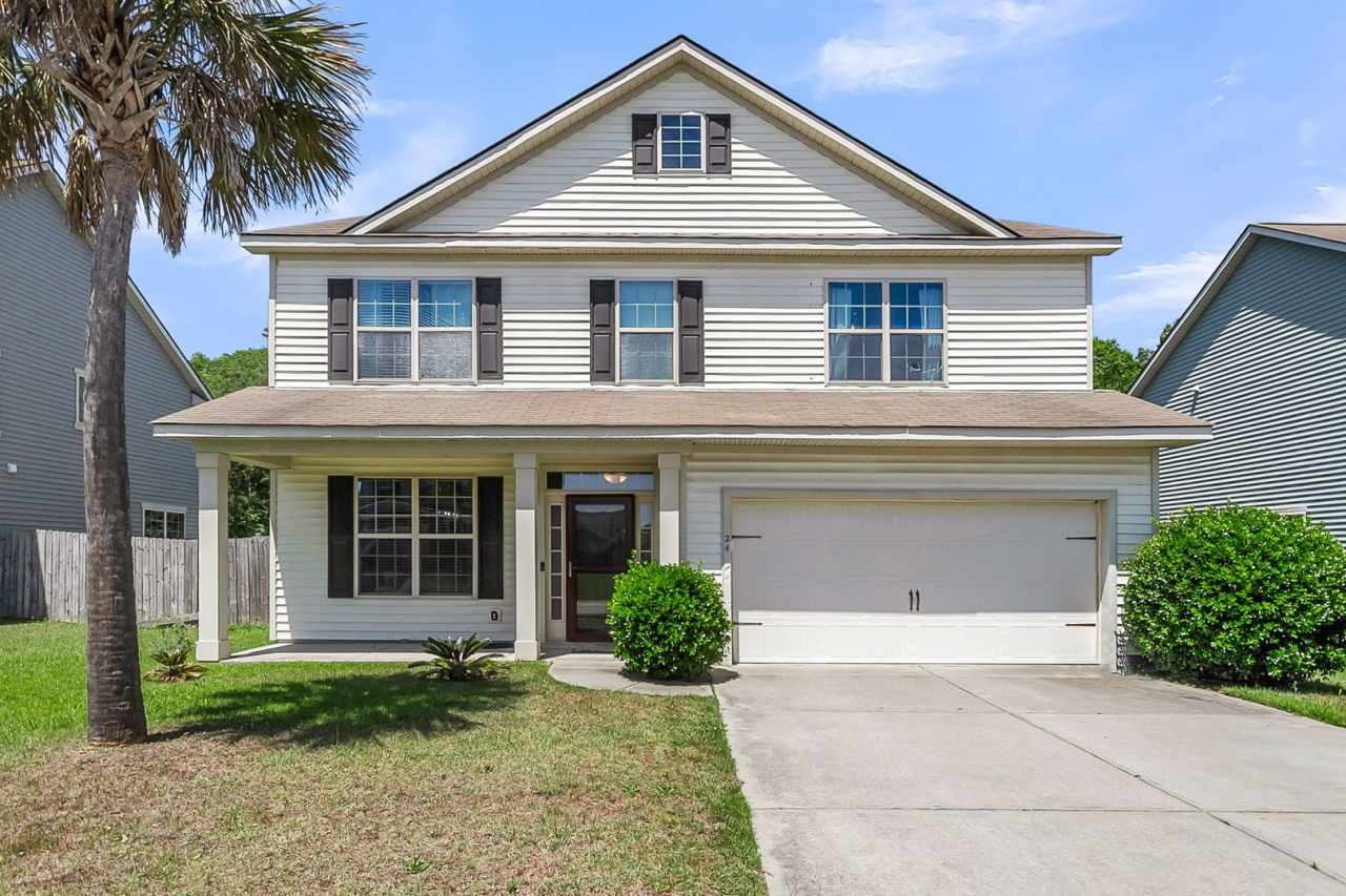 Beautiful  Bright 5BR Home with Large Backyard in North Charleston