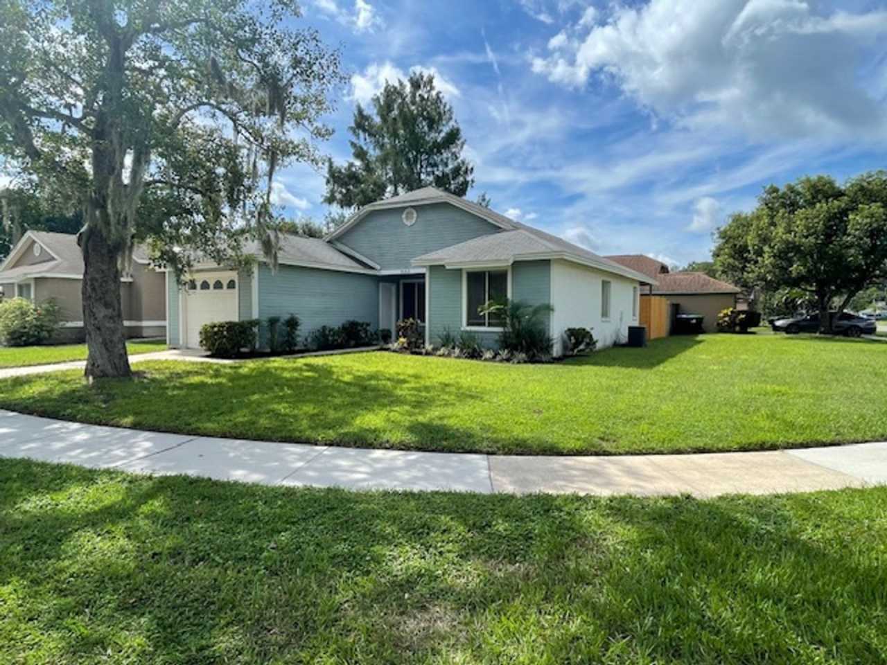 Cozy 3/2 Fenced Home on a Corner Lot