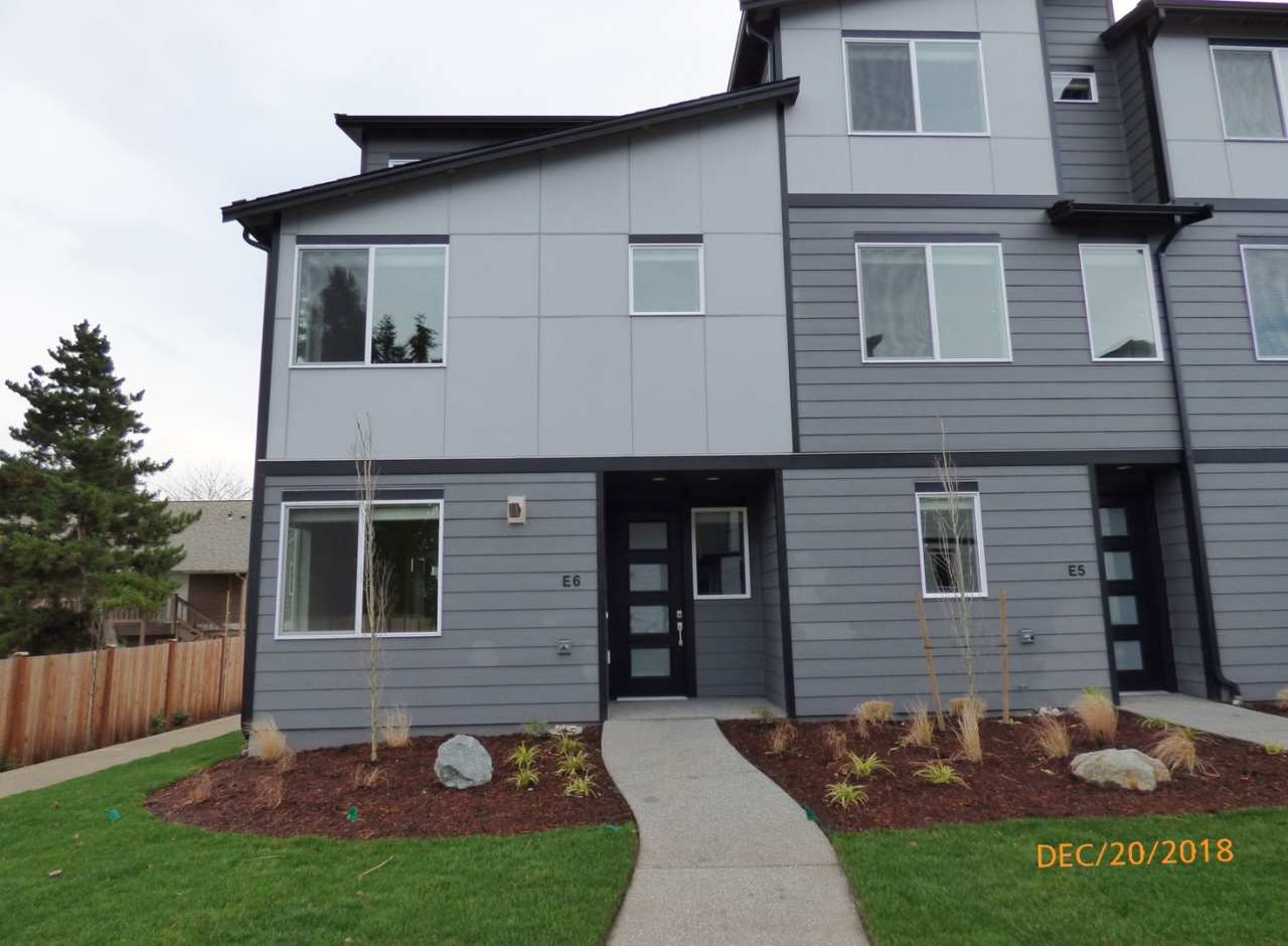 2bd/2.75ba Lynnwood Townhome