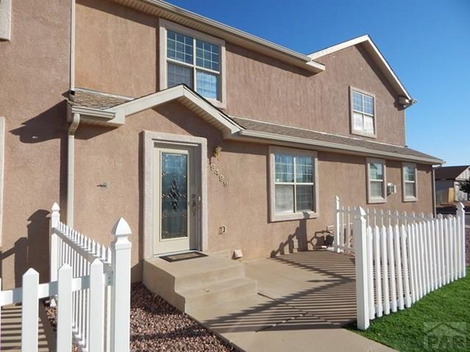 Mesa Vista Community 2BD/2.5BA Townhouse with 2 Car Garage  A/C – Prime Location!