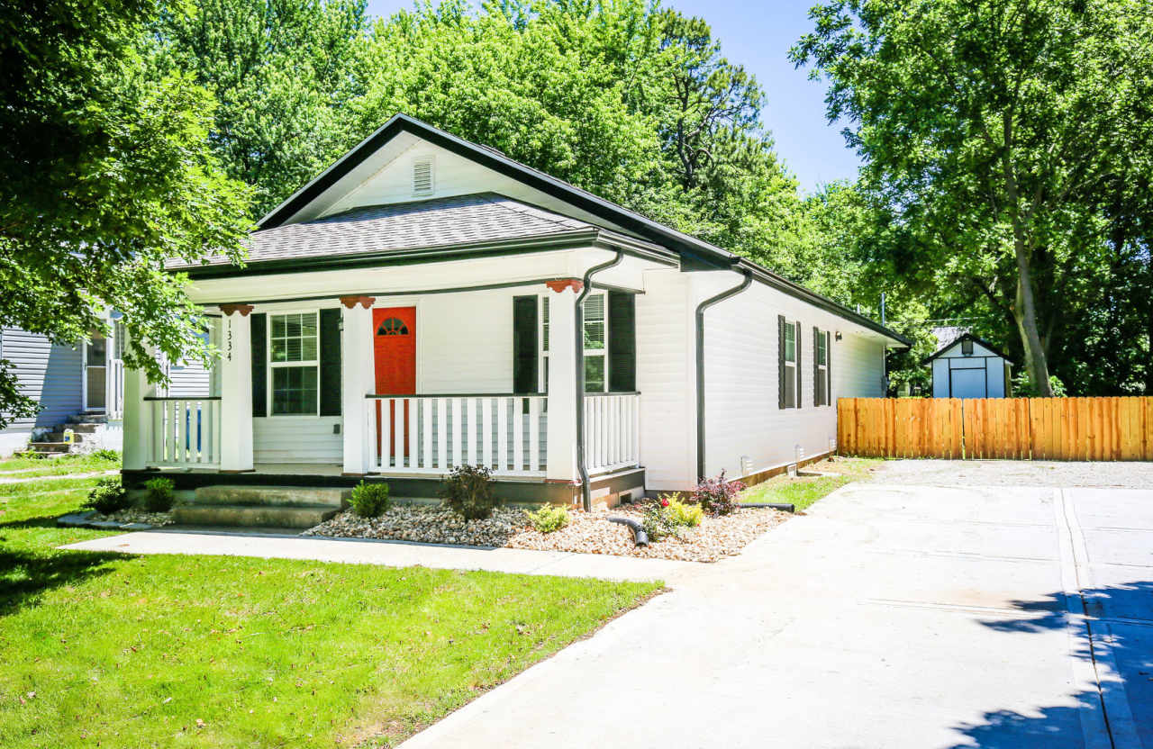 *--Walking Distance to MSU 4 bed 2.5 bath home and office with huge yard in the Phelps Grove Neighborhood!!--*