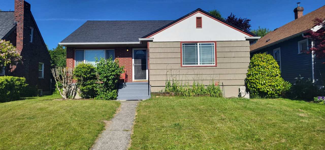 Exceptional 4 bedroom, 1 3/4 bath Two-Story home in Tacoma