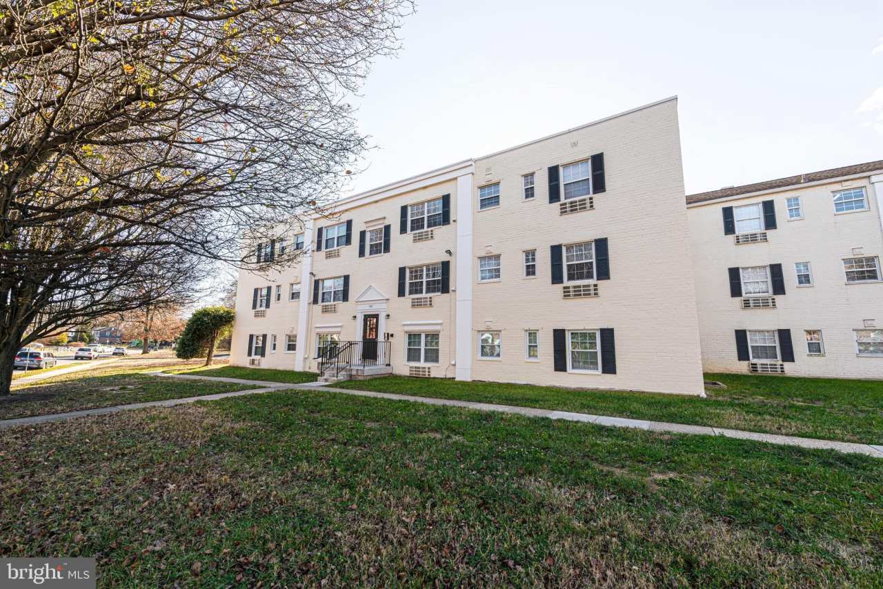 2237 FARRINGTON Avenue unit: 06-204