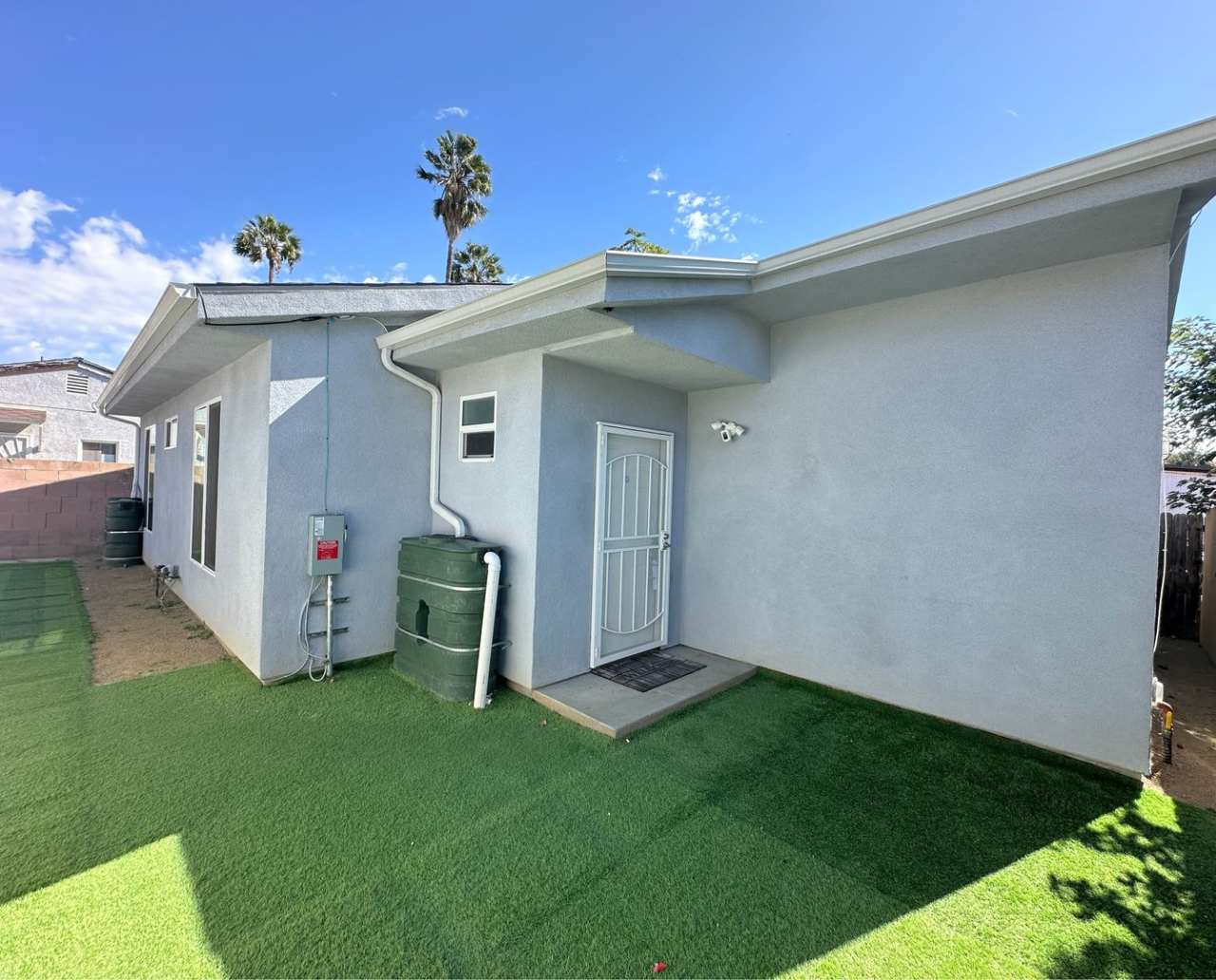 Spacious 3bd/2ba detached REAR home/unit in Lake Balboa!