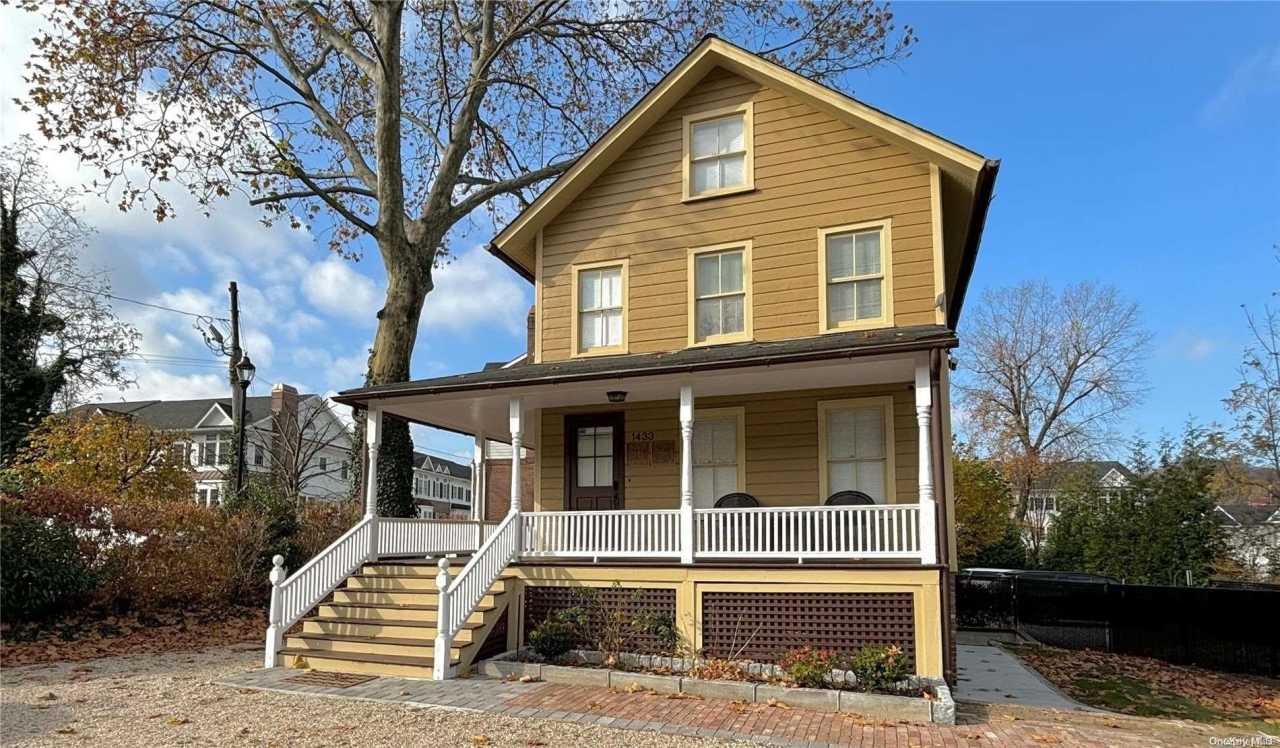 1433 Old Northern Boulevard