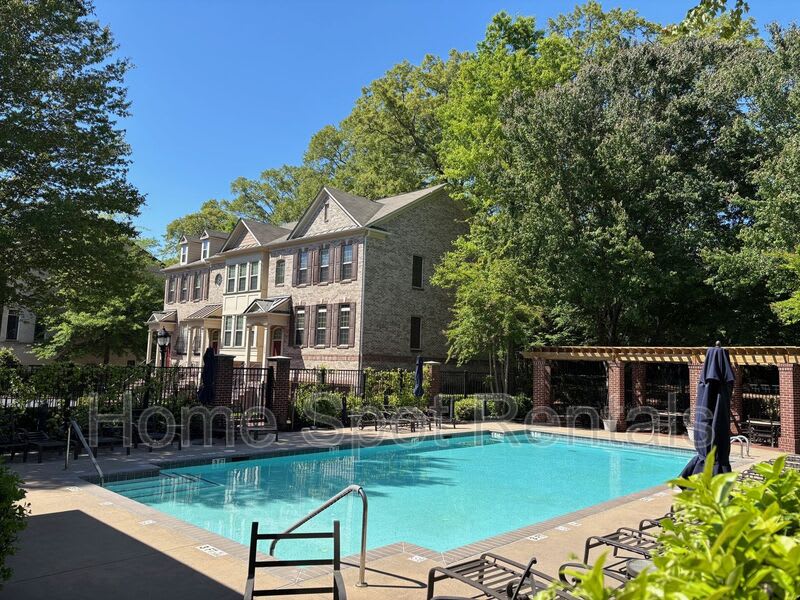 3635 E Paces Circle NE